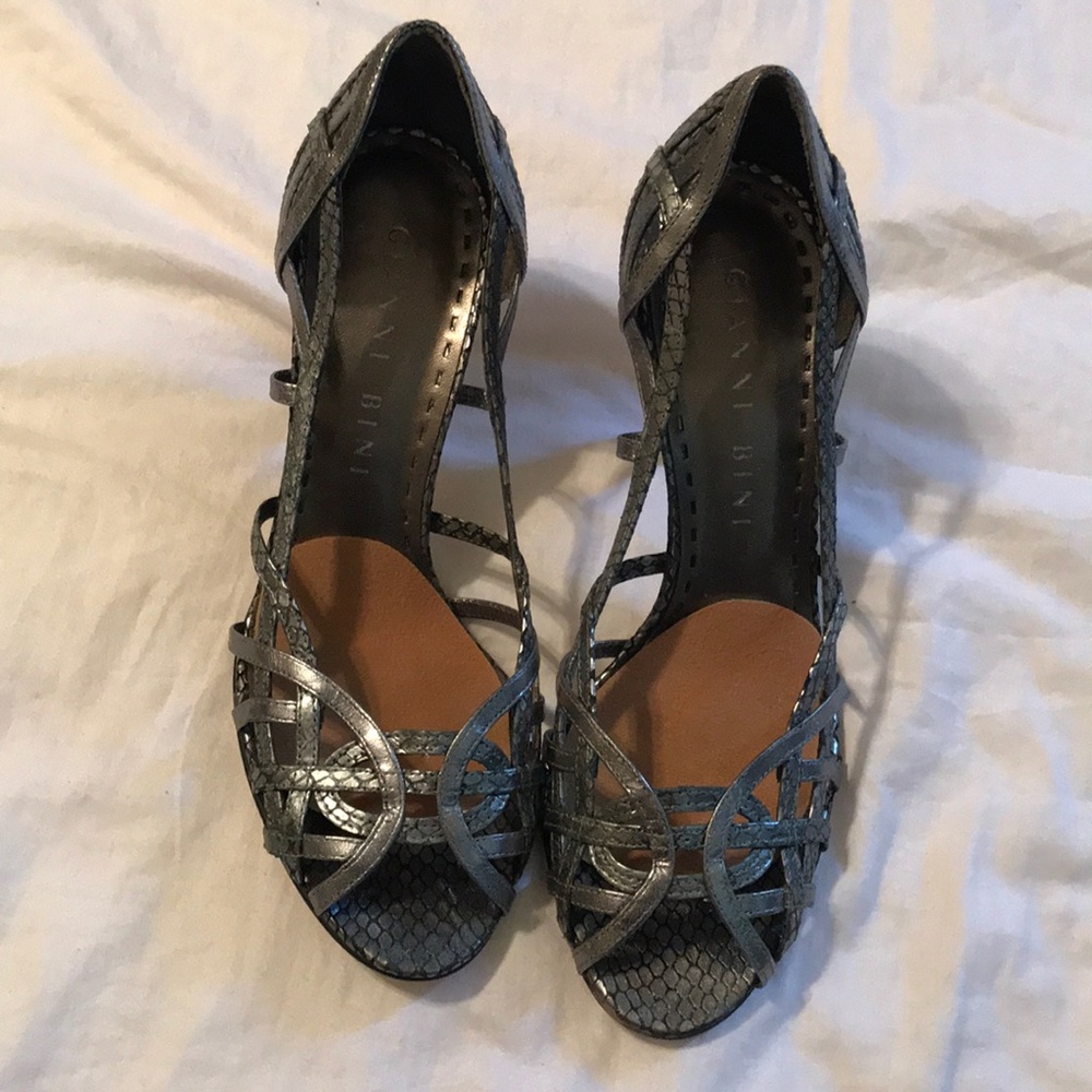 Gianni Bini silver heels size 7